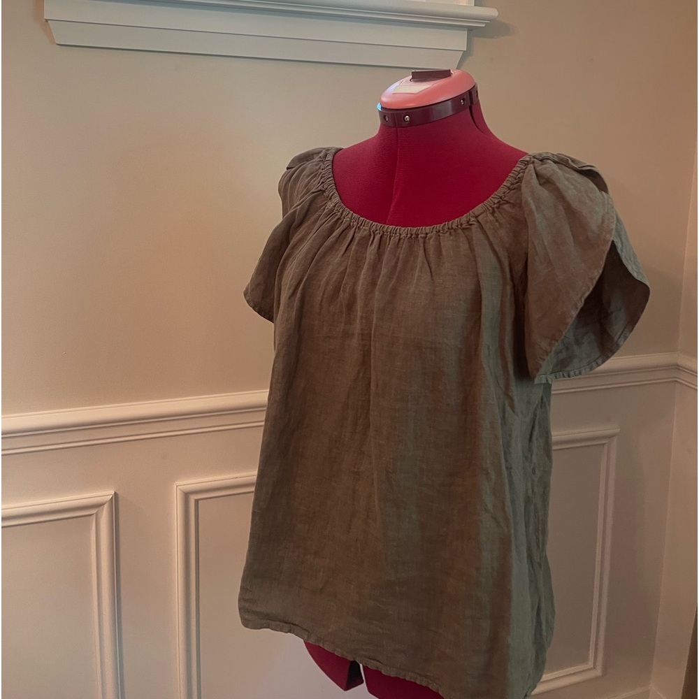 Velvet brand short sleeve blouse a perfect wardrobe staple